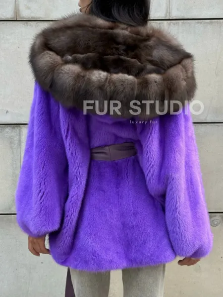 Шуба из норки Violet с капюшоном из меха куницы - фото 5