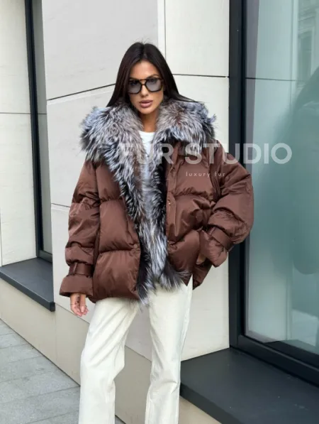 Женский зимний пуховик с мехом чернобурки - фото 9