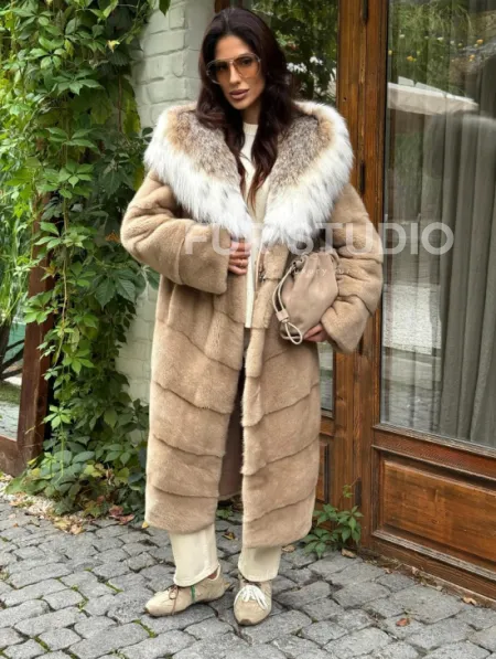 Бежевая норковая шуба с капюшоном рысь - фото 0