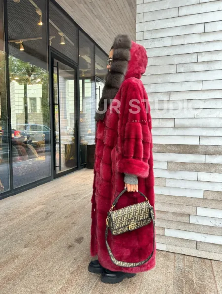 Длинная норковая шуба с капюшоном куница - фото 15