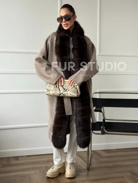 Длинное пальто с мехом финского песца - фото 8