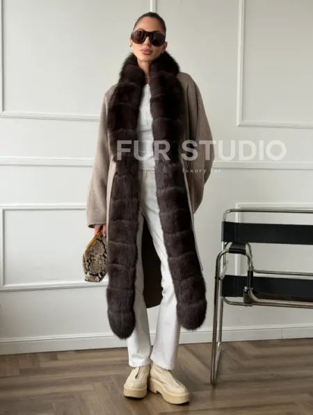 Длинное пальто с мехом финского песца - фото 9