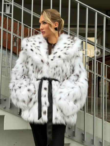 Шуба из лисьего меха под рысь с капюшоном - фото 17