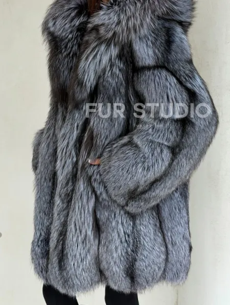 Шуба из натурального меха чернобурки с капюшоном - фото 2