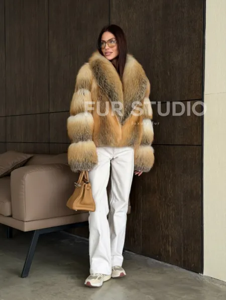 Полушубок-кроп с шалевым воротником из лисы - фото 7