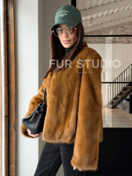 Меховой жакет из золотой норки - фото 15