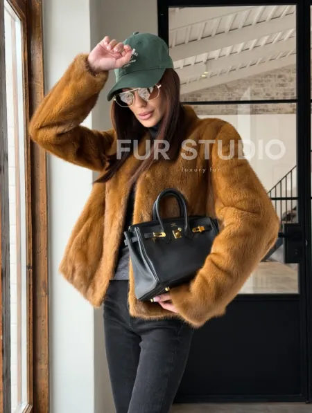 Меховой жакет из золотой норки - фото 28