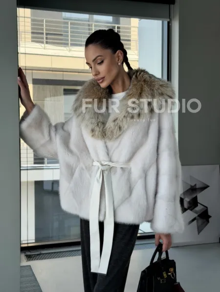 Белое норковое пончо-шуба с капюшоном из рыси - фото 17