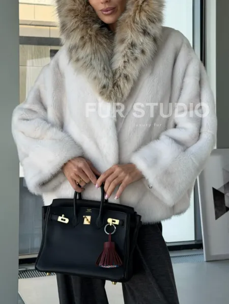 Белое норковое пончо-шуба с капюшоном из рыси - фото 2