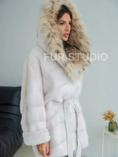 Шуба-пончо из меха норки с капюшоном из рыси - фото 1