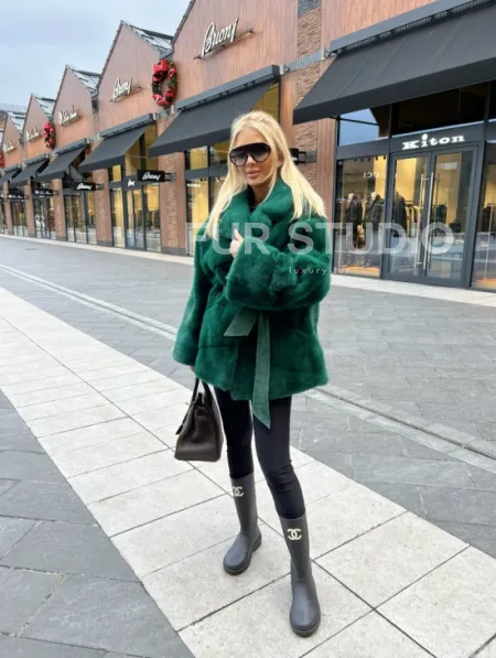 Короткая шуба из меха норки Velvet в изумрудном цвете - фото 6
