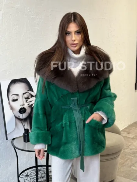 Норковое пончо с капюшоном в цвете изумруд - фото 0