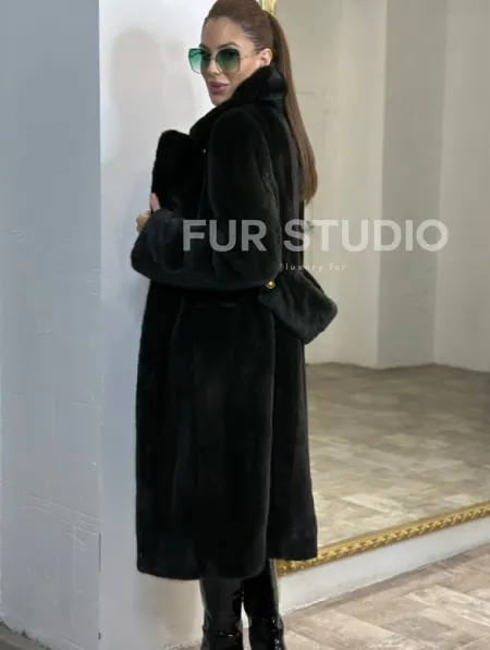 Элегантное пальто из плюшевой норки VELVET - цвет черно-зеленый - фото 4