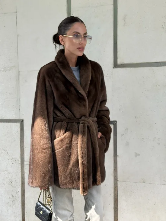 Шуба из меха Saga Furs в винтажном стиле средней длины - фото 9