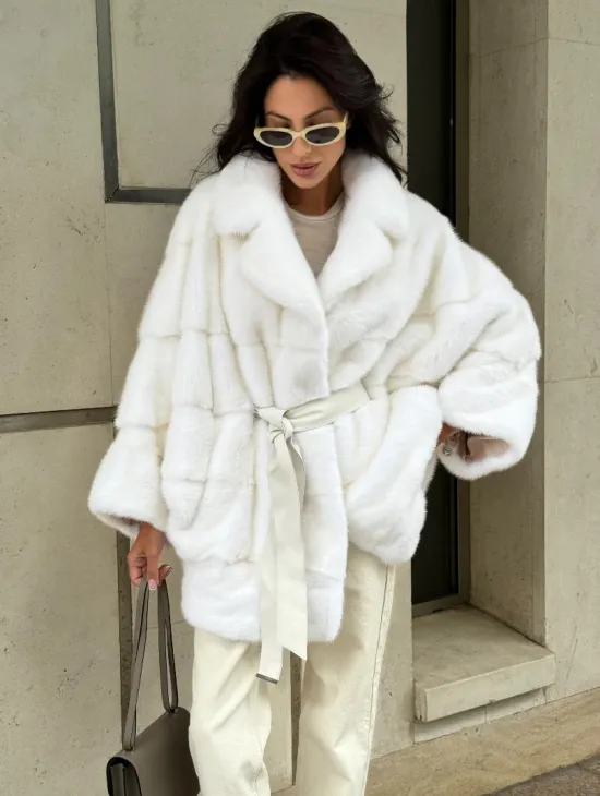 Норковая шубу Saga furs в белом цвете фасон - летучая мышь - фото 6