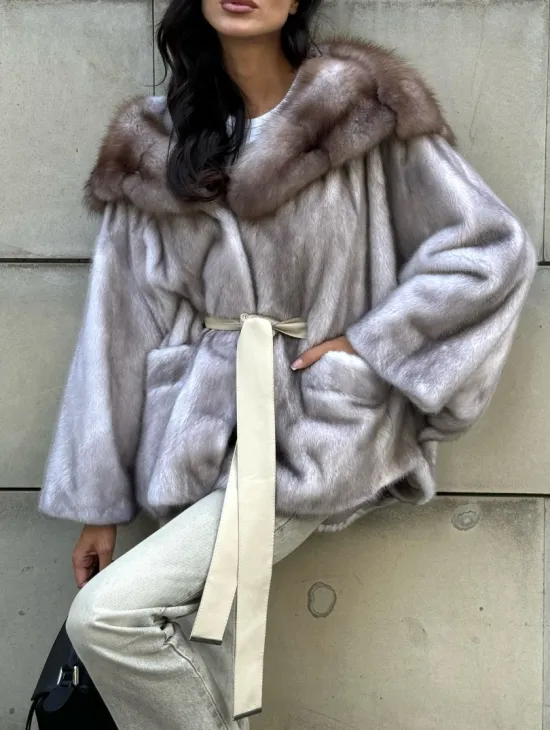Шуба летучая мышь из меха норки с капюшоном куницы в технологии роспуск - фото 7
