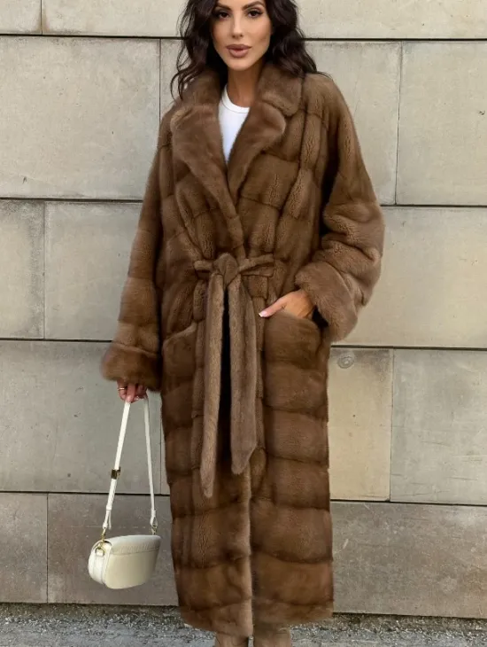 Шуба из меха аукционной норки Vintage Gold с меховым поясом - фото 0