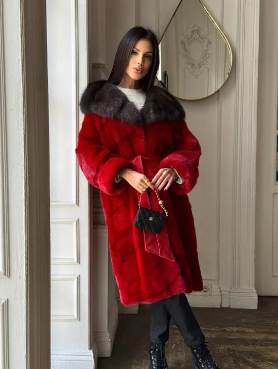 Красное меховое кимоно из аукционной норки с капюшоном куница - фото 5