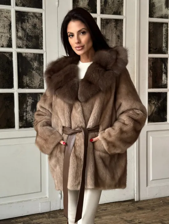 Полушубок кимоно из меха норки Almond с капюшоном куница - фото 0