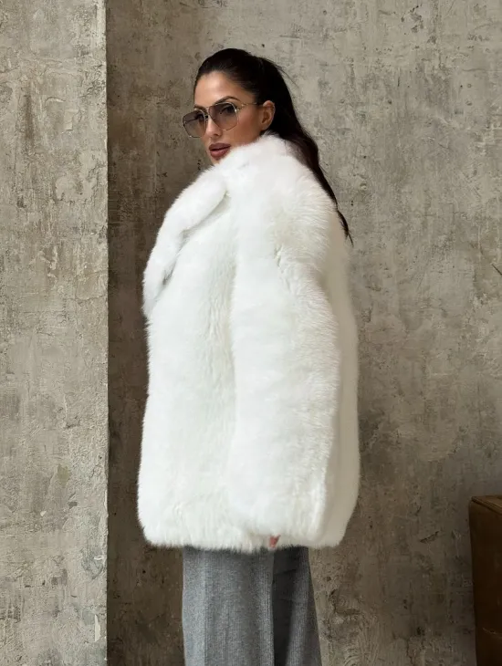 Шуба белого цвет из меха Финского песца - фото 7