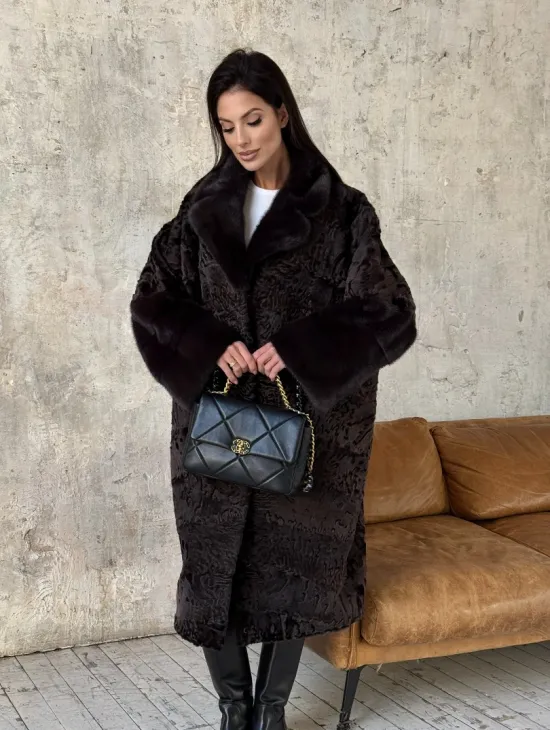 Женская шуба из натурального меха каракульчи с отделкой из норки - фото 7