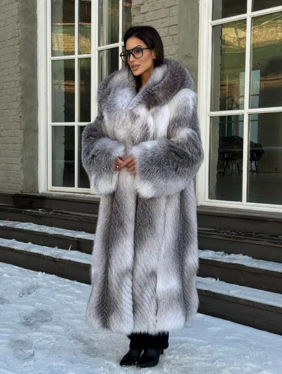 Длинная шуба из меха Arctic Fox с капюшоном, росшив - серая - фото 10