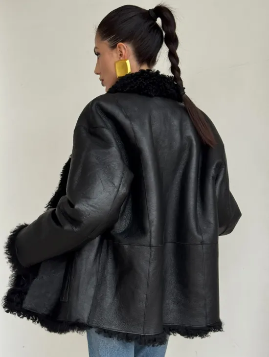 Черная двусторонняя женская дубленка зима 2025 - фото 3