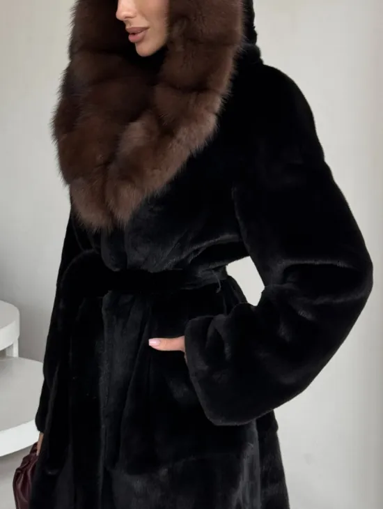 Шуба женская из норки PREMIUM с капюшоном кобра из меха куницы - фото 1