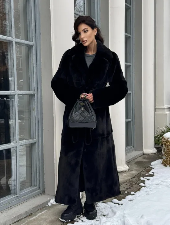 Классическая шуба из норки Blackglama с английским воротником и боковыми шлицами - фото 11