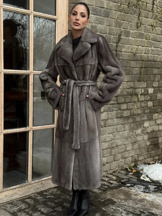 Прямая норковая шуба Luxury Line с меховым поясом и шлицами по бокам - фото 3