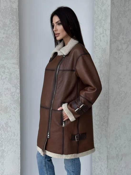 Удлиненная дубленка авиатор в коричневом цвете - винтажный стиль - фото 2