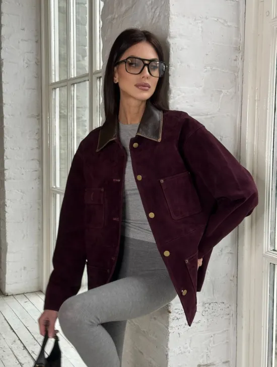 Куртка в «рабочем стиле» из замши Burgundy с отложным воротником, весна-лето 2025 - фото 6