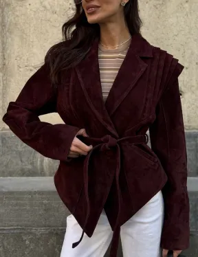 Модная приталенная куртка с плечами в стиле 90-х - фото 3