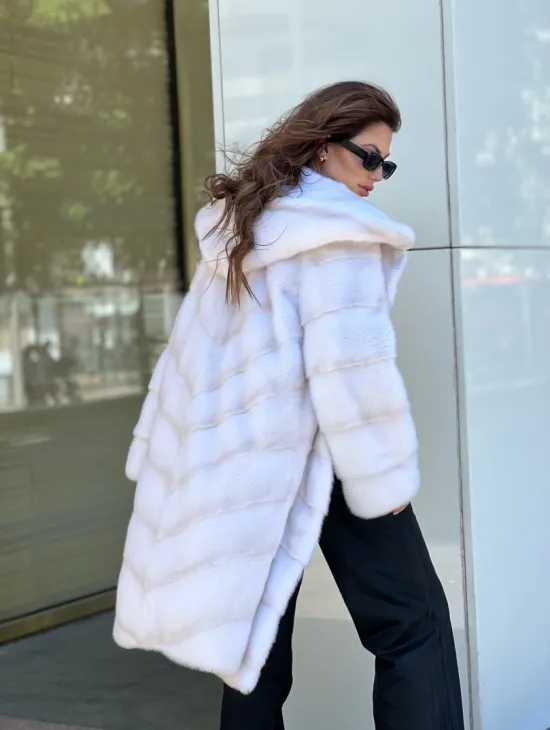 Шуба из европейской норки в цвете паломино с капюшоном - фото 1