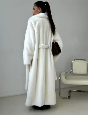 Белая длинная норковая шуба - фото 11