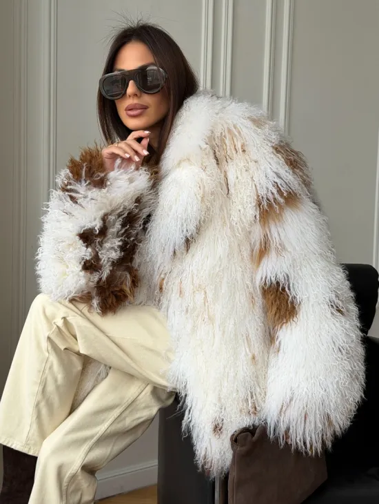 Шуба из ламы бело-коричневая - фото 9