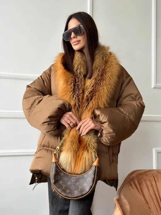 Женский пуховик оверсайз с мехом лисы - фото 12