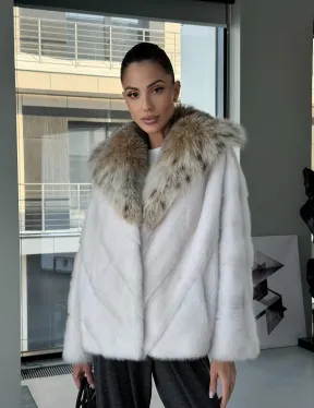 Белое норковое пончо-шуба с капюшоном из рыси - фото 19